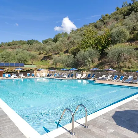 Isa-farmhouse With Swimming-pool In Chianti-area In The Middle Of Tuscan Nature Aparthotel